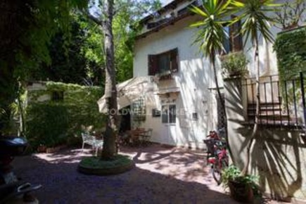 Foto Appartamento in Via Angelo Bellani, Roma Trastevere di 70 m²