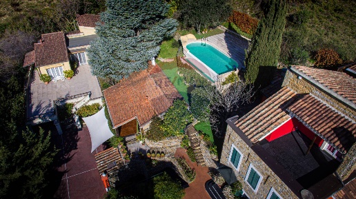 Foto Villa unifamiliare a Sanremo Verezzo di 508 m² con 15 locali