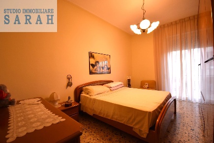 Foto Appartamento in Via Pacinotti, Viareggio Centro di 100 m² con 5 locali