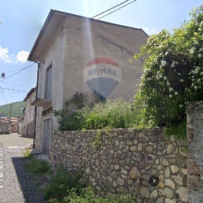 Foto Box a Prata d'Ansidonia Tussio di 110 m² con 2 locali in vendita