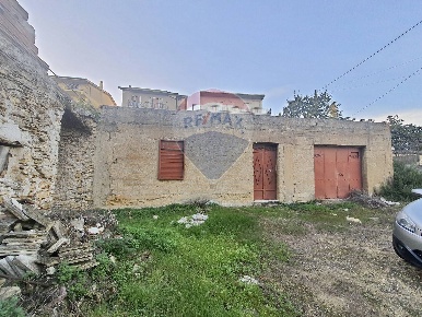 Foto Rustico in via croce del vicario, Caltagirone Centro di 353 m²