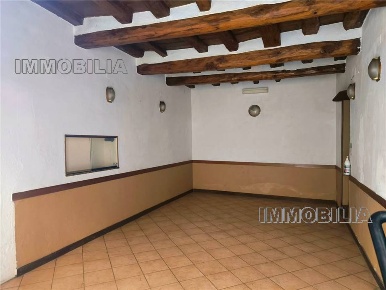 Foto Negozio in -, Sansepolcro Centro di 60 m² con 2 locali in vendita