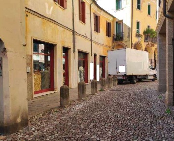 Foto Negozio in Via S. Martino, Padova Paltana - Mandria di 431 m²