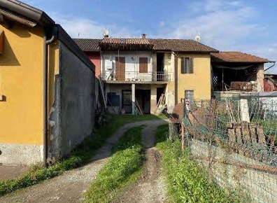 Foto Appartamento in Via Calvenzano 49, Treviglio di 134 m² con 4 locali