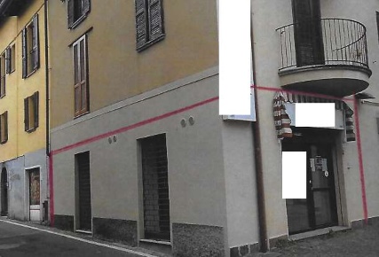 Foto Negozio in Via Dante Alighieri, Mandello del Lario Centro di 60 m²