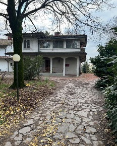 Foto Appartamento in Via Cassola di Sopra, Castelfranco Emilia di 192 m²