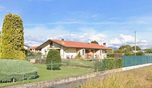 Foto Villa a schiera in Via Roma 91, Bonate Sopra Centro di 185 m² all'asta