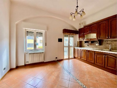 Foto Appartamento in Via Luigi Cadorna, Inverigo Centro di 120 m²