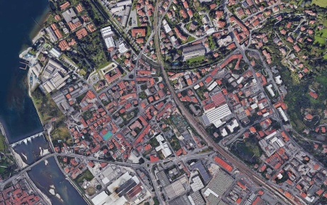 Foto Box in via Torquato Tasso, Calolziocorte Centro di 86 m² con 1 locali