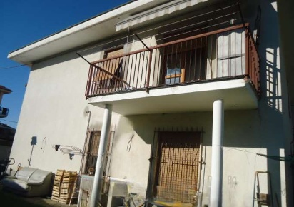 Foto Appartamento in Via S. Grato, Poirino Centro di 155 m² con 5 locali