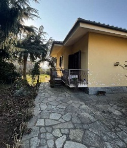 Foto Appartamento in Via Giordano Bruno, Chieri Semicentro di 214 m²