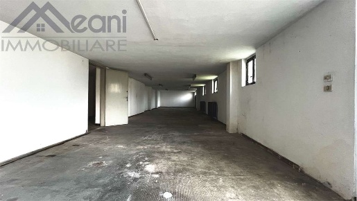 Foto Magazzino in VIA MATTEOTTI, Vidigulfo Centro di 150 m² con 3 locali
