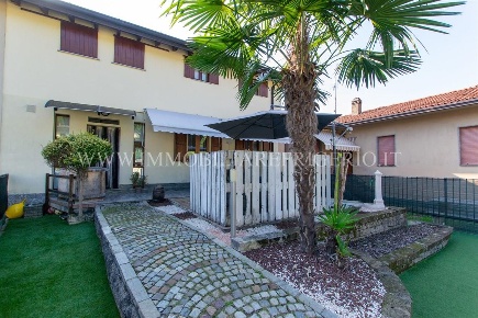 Foto Appartamento in via V Alpini, Cisano Bergamasco Centro di 82 m²