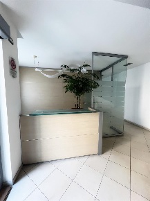 Foto Ufficio a Corbetta Centro di 210 m² con 7 locali in affitto