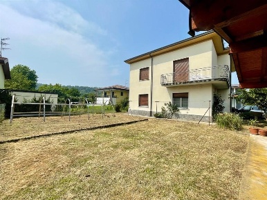 Foto Villa bifamiliare in Via Varese, Vergiate Cimbro di 220 m² in vendita