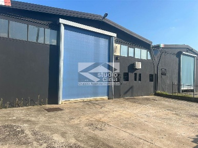 Foto Capannone industriale a Verdello di 2700 m² con 2 locali in vendita