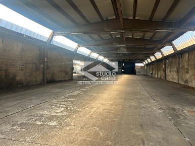 Foto Capannone industriale a Verdello di 2700 m² con 2 locali in vendita