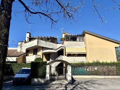 Foto Appartamento in VIA VOLTA, Concorezzo Centro di 120 m² con 4 locali