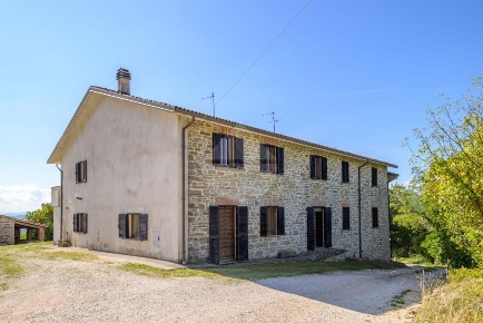 Foto Rustico in LocalitÃ  Rubbiano, Costacciaro di 160 m² con 8 locali