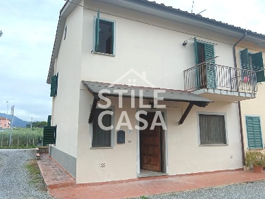 Foto Casa indipendente a Pescia Alberghi, Via Romana, Pescia Morta