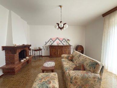 Foto Appartamento a Castelnuovo di Val di Cecina Centro di 181 m²