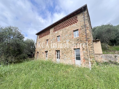 Foto Rustico a Camaiore Camaiore Paese di 215 m² con 9 locali in vendita
