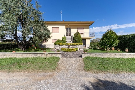 Foto Villa unifamiliare a Empoli Ponte a Elsa di 130 m² con 6 locali