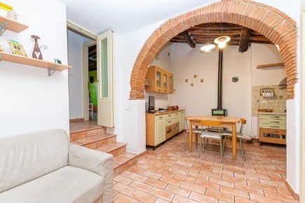 Foto Appartamento a Buti Centro di 76 m² con 4 locali in vendita