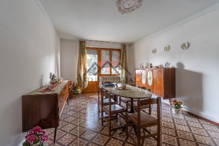 Foto Appartamento a Pomarance Centro di 100 m² con 5 locali in vendita