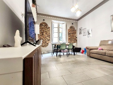 Foto Appartamento a Massa Centro di 100 m² con 5 locali in vendita