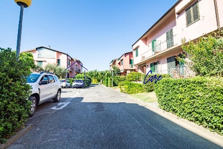 Foto Villa bifamiliare a Vicopisano Centro di 222 m² con 7 locali