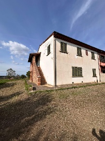 Foto Appartamento a Crespina Lorenzana di 300 m² con 7 locali in vendita