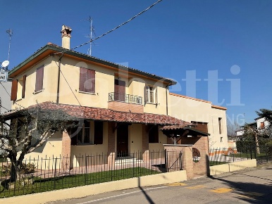 Foto Casa indipendente in COLOMBARONI, Solarolo di 202 m² con 4 locali