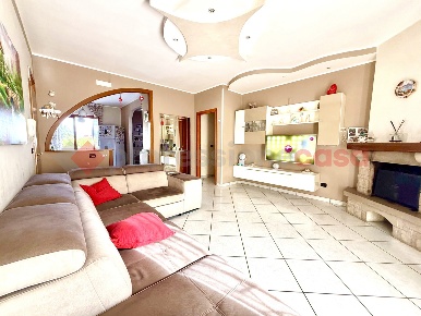 Foto Duplex in Via Spiniello 25, Acerra Centro di 110 m² con 4 locali