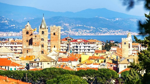 Foto Appartamento in carducci, Albenga Centro di 104 m² con 4 locali