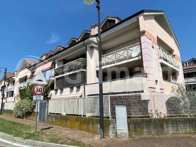 Foto Appartamento in Via Visconti 92, Vermezzo con Zelo Vermezzo di 108 m²