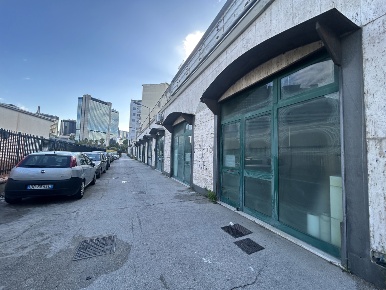 Foto Negozio in Enrico Cenni, Napoli Tribunali di 155 m² con 2 locali