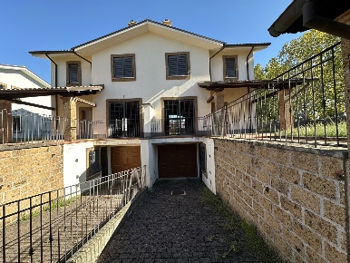 Foto Villa bifamiliare in Via nepesina 1, Civita Castellana di 160 m²