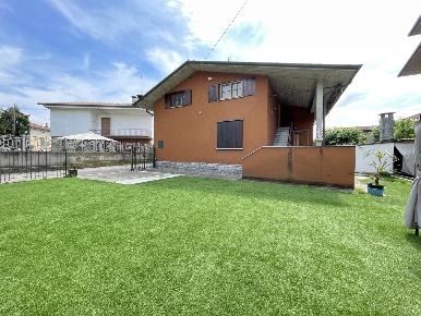 Foto Villa bifamiliare in Via Palermo 1, Palazzolo sull'Oglio Centro