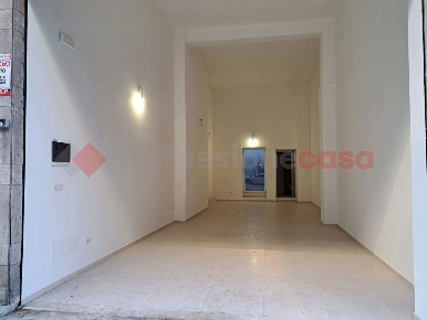 Foto Negozio in Viale Ennio 3, Bari Picone di 64 m² con 1 locali in affitto
