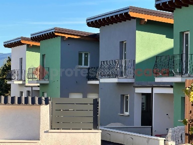 Foto Villa bifamiliare in Via Caruscino 107, Avezzano Centro di 130 m²