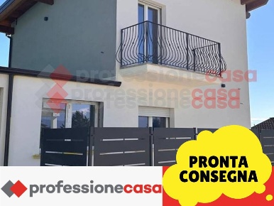 Foto Villa bifamiliare in Via Caruscino 107, Avezzano Centro di 130 m²