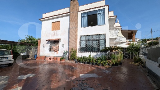 Foto Appartamento in Via Turner 00, Bacoli Centro di 175 m² con 8 locali