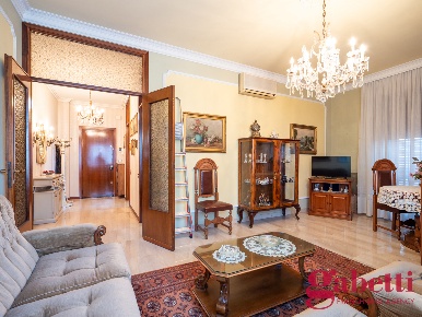 Foto Appartamento in Via Derna 28, Milano Cimiano di 104 m² con 3 locali