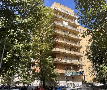 Foto Appartamento in Via Val Trompia 56, Roma Città Giardino di 85 m²