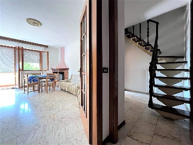 Foto Appartamento a Massa Ronchi - Poveromo di 160 m² con 8 locali