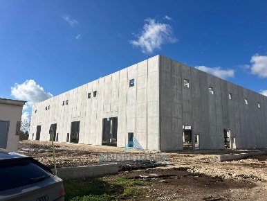 Foto Capannone industriale a Pignataro Maggiore di 2850 m² con 3 locali