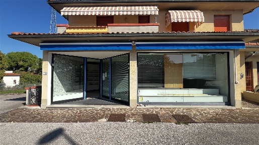 Foto Ufficio in Via Cesare Battisti 93, Fucecchio Centro di 183 m²