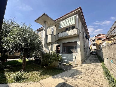 Foto Appartamento in Via Verdi 39, Senago di 160 m² con 6 locali in vendita