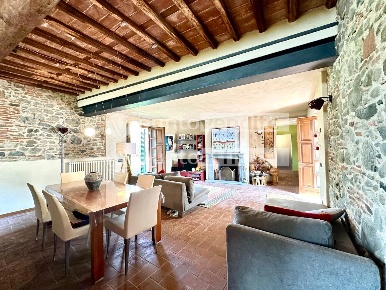Foto Rustico a Capannori Marlia di 180 m² con 7 locali in vendita